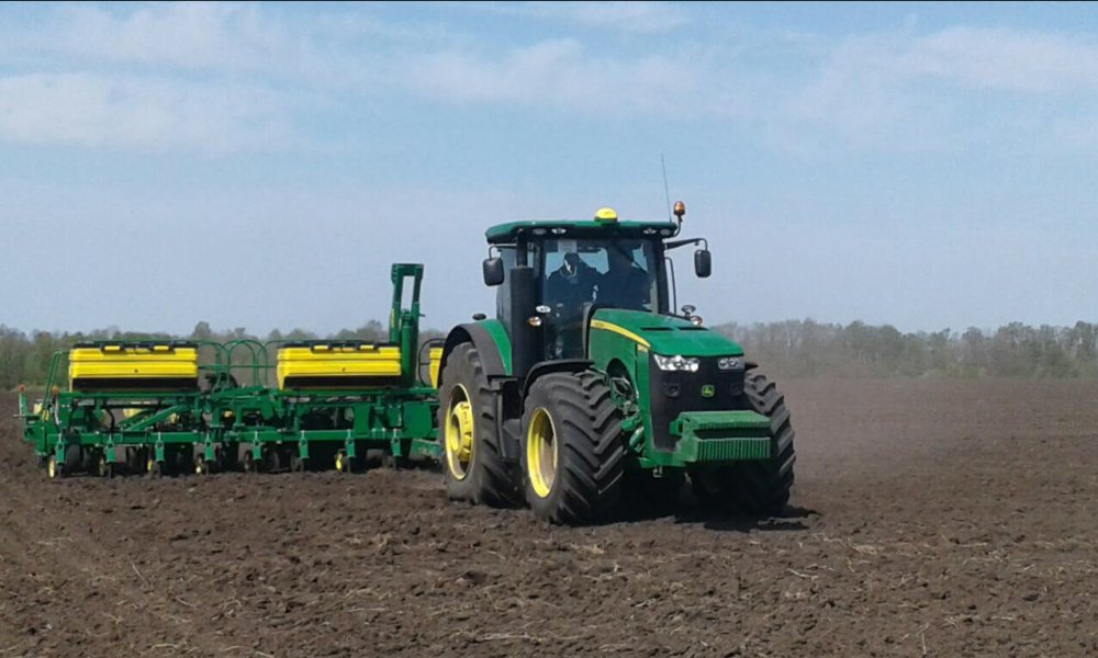 Ukraine launches its first online courses for tractor and combine harvester operators