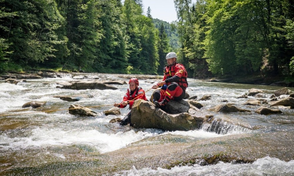 International water rescue training held in Prykarpattia with participation of Canadian instructors