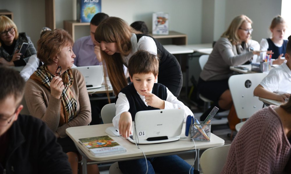 The European approach to digitalizing education: the potential of video games in schools