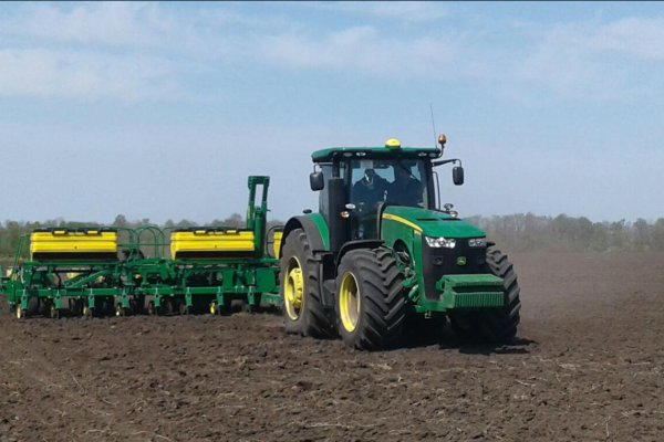 Ukraine launches its first online courses for tractor and combine harvester operators